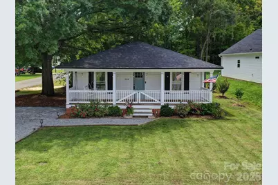 328 Piedmont Avenue, Mount Holly, NC 28120 - Photo 1