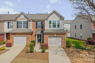 2419 Diplomat Ln, Charlotte, NC 28210 - Photo 2