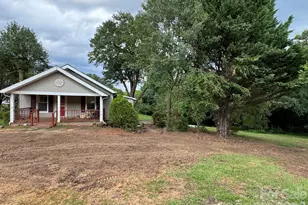 509 21st St SE, Hickory, NC 28602 - Photo 2