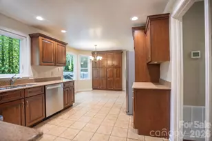 1002 Windsor Dr, Asheville, NC 28803 - Photo 8