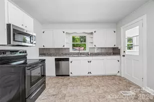 808 Lowery St, Shelby, NC 28152 - Photo 2