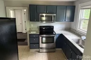 826 W Davidson Ave, Gastonia, NC 28052 - Photo 4