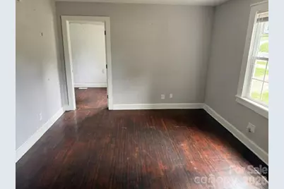 826 W Davidson Avenue, Gastonia, NC 28052 - Photo 2
