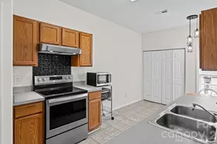 4313 Eaves Ln, Charlotte, NC 28215 - Photo 16