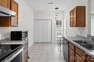 4313 Eaves Ln, Charlotte, NC 28215 - Photo 14