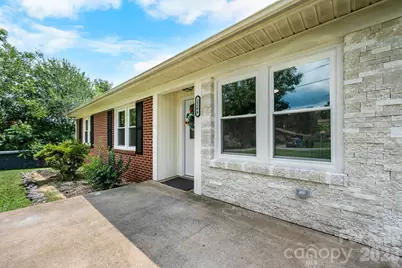 2266 9th Avenue Drive NE, Hickory, NC 28601 - Photo 1