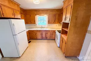 8901 Hood Rd, Charlotte, NC 28215 - Photo 2