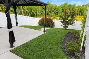 15947 Rose Glenn Ln, Davidson, NC 28036 - Photo 2