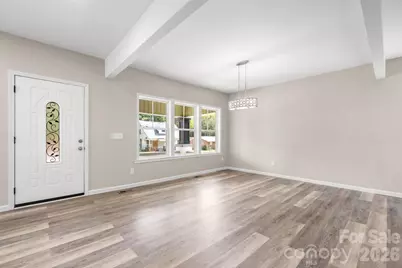 242 8th Avenue Drive SW, Hickory, NC 28602 - Photo 2