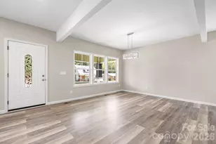 242 8th Ave Dr SW, Hickory, NC 28602 - Photo 2
