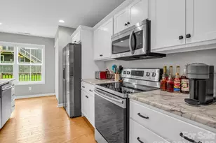 27 Busbee View Rd, Asheville, NC 28803 - Photo 12