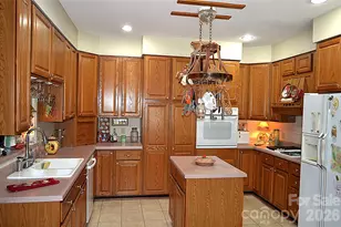 4721 Kuykendall Rd, Charlotte, NC 28270 - Photo 4