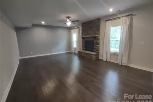10474 Black Locust Ln, Charlotte, NC 28215 - Photo 8