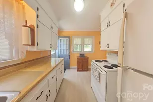 214 Governors View Rd, Asheville, NC 28805 - Photo 2