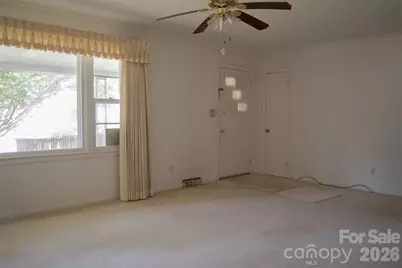 1006 3rd Avenue W, Hendersonville, NC 28739 - Photo 2