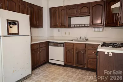1006 3rd Avenue W, Hendersonville, NC 28739 - Photo 4