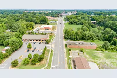 1010 Shelton Avenue, Statesville, NC 28677 - Photo 2