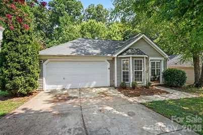 9819 Veronica Drive, Charlotte, NC 28215 - Photo 2