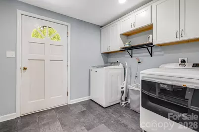 303 Hunter Street, Burnsville, NC 28714 - Photo 18