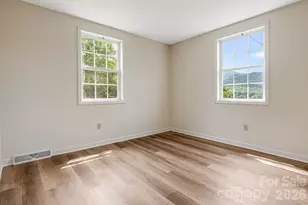 303 Hunter St, Burnsville, NC 28714 - Photo 16