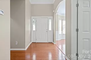 2429 Oakdale Creek Ln, Charlotte, NC 28216 - Photo 4