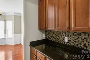 2429 Oakdale Creek Ln, Charlotte, NC 28216 - Photo 8