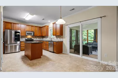 2429 Oakdale Creek Lane, Charlotte, NC 28216 - Photo 10