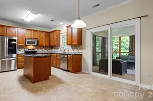 2429 Oakdale Creek Ln, Charlotte, NC 28216 - Photo 10