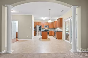 2429 Oakdale Creek Ln, Charlotte, NC 28216 - Photo 12