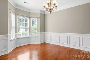 2429 Oakdale Creek Ln, Charlotte, NC 28216 - Photo 6