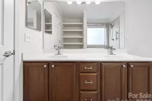 2429 Oakdale Creek Ln, Charlotte, NC 28216 - Photo 22