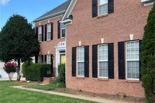 2120 Heath Lake Dr, Charlotte, NC 28227 - Photo 2