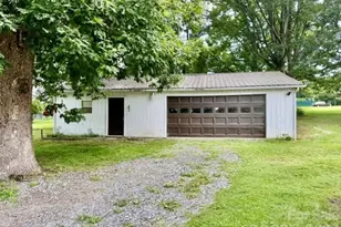 3839 1st Ave NW, Hickory, NC 28601 - Photo 2