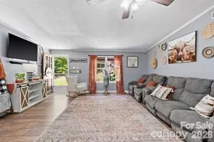 122 Fallswood Ct, Hendersonville, NC 28739 - Photo 4