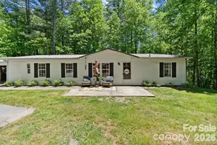 122 Fallswood Ct, Hendersonville, NC 28739 - Photo 2