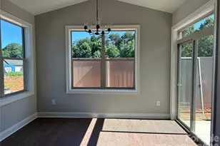 831-A Wynnshire Dr, Hickory, NC 28601 - Photo 12