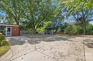 3846 Barclay Downs Dr, Charlotte, NC 28209 - Photo 32