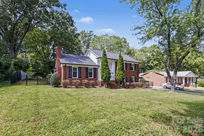 3846 Barclay Downs Drive, Charlotte, NC 28209 - Photo 4