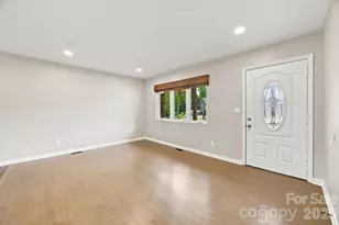2700 Ravencroft Dr, Charlotte, NC 28208 - Photo 4