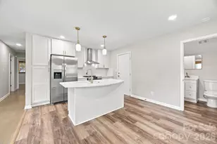 2700 Ravencroft Dr, Charlotte, NC 28208 - Photo 6