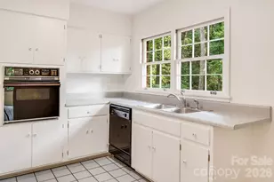 165 Cherokee Rd, Asheville, NC 28804 - Photo 16
