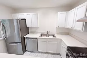 4165 Birch Leaf Ct, Charlotte, NC 28215 - Photo 6