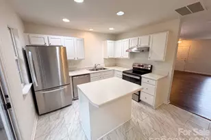 4165 Birch Leaf Ct, Charlotte, NC 28215 - Photo 2