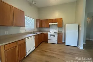 521 River View Dr, Lowell, NC 28098 - Photo 4