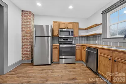 2318 32nd Street NE, Hickory, NC 28601 - Photo 2