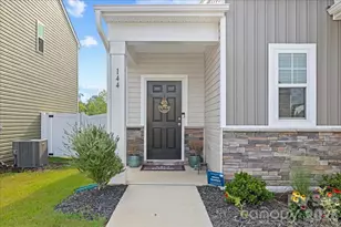144 Babbling Brk Dr, Clayton, NC 27520 - Photo 2