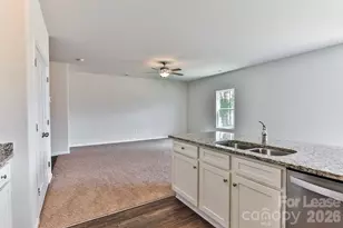 6136 Ahoskie Dr, Charlotte, NC 28215 - Photo 10