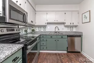 1052 Churchill Downs Ct, Charlotte, NC 28211 - Photo 4