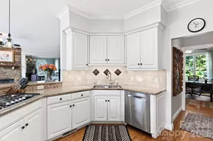 10 Blackberry Ln, Asheville, NC 28804 - Photo 12