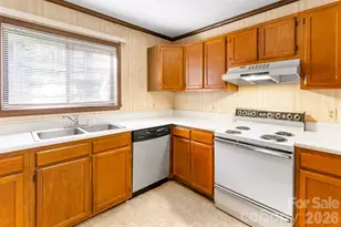 33 Lake Dr, Laurel Park, NC 28739 - Photo 6